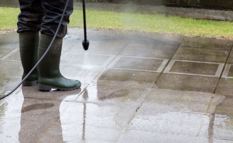 Mildew, Algae & Stain Removal illustration